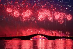 Den vmf v peterburge zavershilsja saljutom a5cea09.jpg