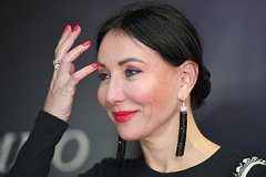 56 letnjaja alika smehova pokazala figuru v bikini 07d71d8.jpg