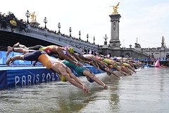 Belgijskaja triatlonistka rasskazala ob oshhushhenii musora vo vremja zaplyva v sene fb85f7e.jpg