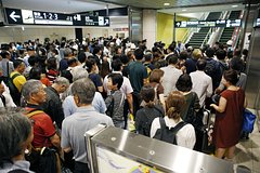 Bolee 200 rejsov zaderzhali v aeroportu japonii iz za propavshih iz magazina nozhnic 0892814.jpg