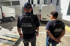 Dve tolpy turistov ustroili draku na nozhah iz za gromkoj muzyki v otele 67f3028.jpg