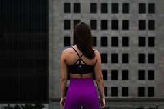 Fitnes trener objasnila devushkam neobhodimost trenirovat spinu 884db2f.jpg