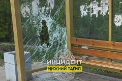 Хулиган сорвал букву с доски «Екатеринбургская городская дума». Его ищут (ВИДЕО)