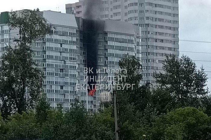 Iz doma evakuirovali 30 chelovek na uktuse zagorelas vysotka cdaede4.jpg