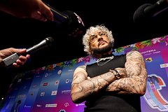 Kirkorov pojavilsja na publike s novoj pricheskoj i tatuirovkami na rukah 8b64d8b.jpg