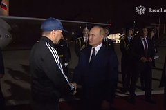 Putin poobeshhal predstavit k gosnagradam vozvrashhennyh po obmenu rossijan 82358ac.jpg