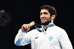 Smenivshemu grazhdanstvo borcu podarili kvartiru v dagestane za olimpijskuju medal ee517a3.jpg