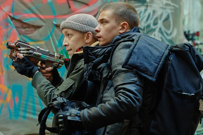 Alisa mielofon teper u nih planetu spasajut podrostki v kosmose 0869122.jpg