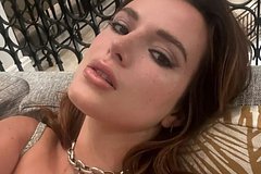Bella torn pokazala figuru v bikini na otdyhe 5301688.jpg