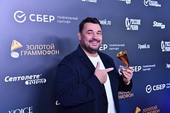 Dvojnika lidera ruki vverh obvinili v parazitirovanii 8acb770.jpg