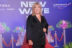 Izvestnaja rossijskaja zhurnalistka snjala parik na scene i pokazala novyj imidzh 9ed6631.jpg