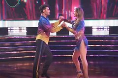 Moshennica anna delvi stancevala na shou s tjuremnym brasletom a785094.jpg