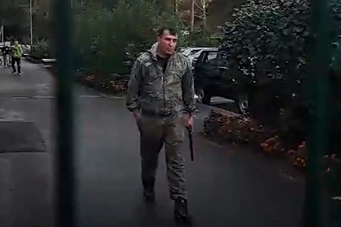 Na uralmashe muzhchina s toporom napal na devochku so shpicem fa10df8.jpg