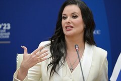 Putin prisvoil oksane fedorovoj zvanie zasluzhennoj artistki rossii c8c108d.jpg