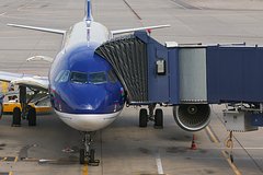 Teletrap povredil dvigatel passazhirskogo samoleta vo vnukovo 16d7dcb.jpg