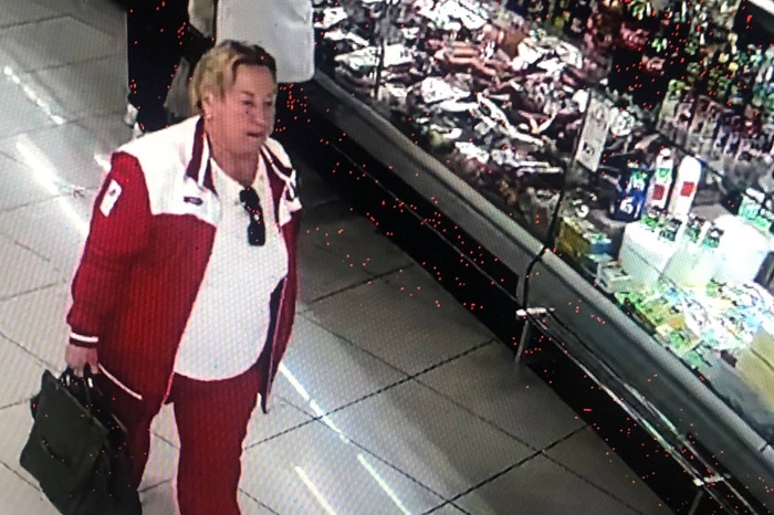 V ekaterinburge ishhut zhenshhinu vzjavshuju s prilavka chuzhoe portmone 43a9e9c.jpg