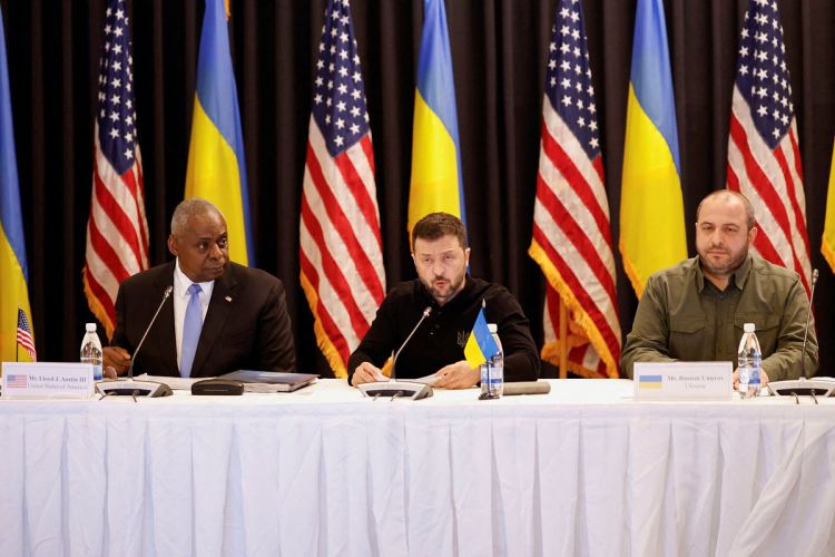 Зеленский предложил завершить конфликт на Украине