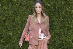 Zvezdu doktora hausa raskritikovali v seti za narjad na progulke 9fe1363.jpg