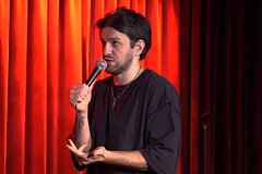 Byvshij uchastnik standup na tnt rasskazal o strahe rossijskih komikov za kareru af175e0.jpg