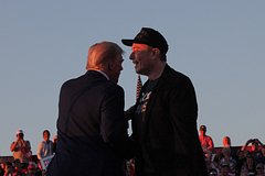 Mask predskazal budushhee ssha v sluchae porazhenija trampa b6037af.jpg