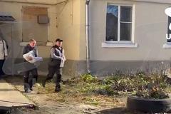 От тельца убитого в Екатеринбурге дедом месячного ребенка на двери остались вмятины