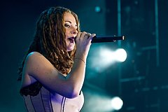 Solistke gruppy tatu ispolnilos 40 let e41f702.jpg