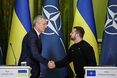 Stoltenber o trudnom razgovore s zelenskim v bunkere 45baa78.jpg
