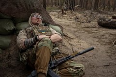 Usnuvshego v zasade ukrainskogo snajpera vzjali v plen v kurskoj oblasti 6d26e7c.jpg
