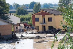 V italii evakuirovali tysjachi chelovek iz za moshhnogo navodnenija 4484258.jpg