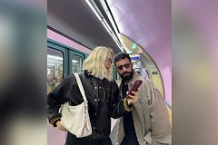 Zhena rossijskogo milliardera proguljalas po ulice s sumkoj za desjatki tysjach rublej d438aca.jpg